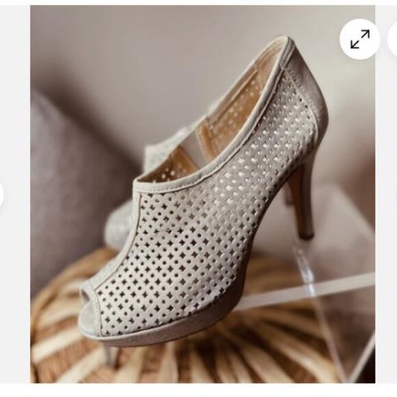 Paul Green Platform Gold 4.5 / 7 Suede Peep Toe Perforated Lazer Cut Out Heels - Picture 2 of 10